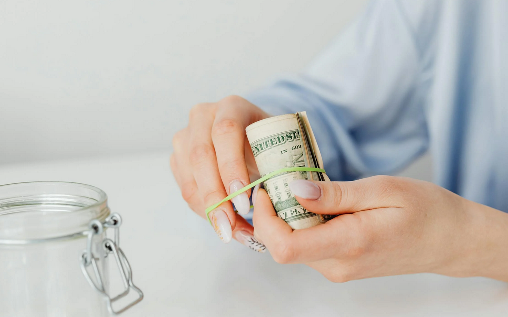 tying cash 